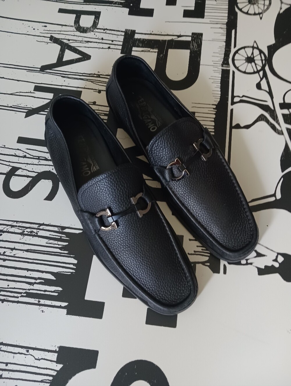 Salvatore Ferragamo Grandioso Grained Calfskin Gancini Loafers Size 11.5 - Picture 2 of 15